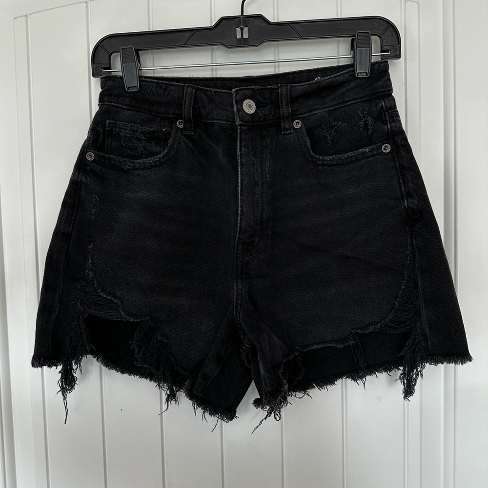 American Eagle. Highest rise mom short. Comfort stretch waistband. Size 2.